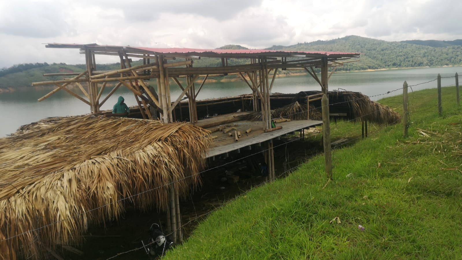The thatched kiosk by the lake