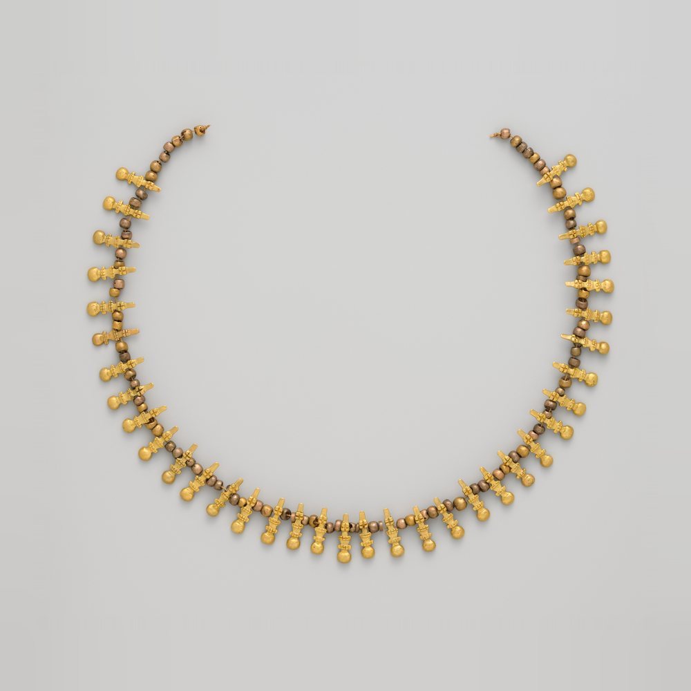 Cuentas de collar, un conjunto de 36 piezas pequeñas, cultura Calima, período Yotoco, siglos I-VII d. C., oro.